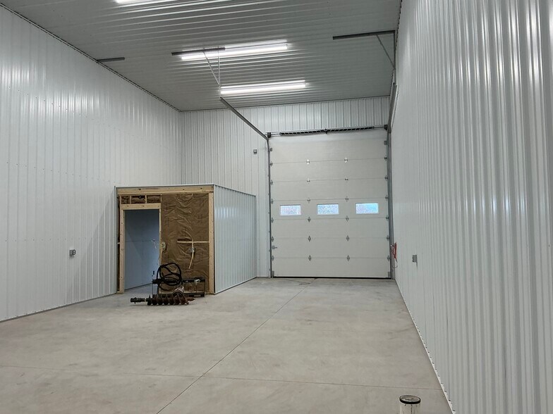 More Photos Of 2160 Alvin Rd, Grand Island Flex For Lease