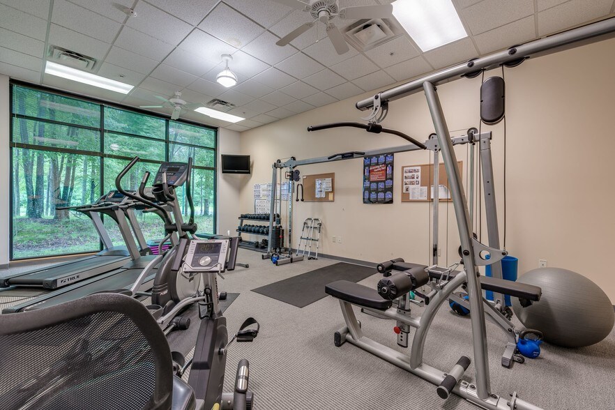 More Photos Of 3825 Columbus Rd, Granville Business Park For Lease