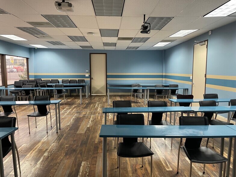 More Photos Of 7226 Sepulveda Blvd, Van Nuys Coworking Space