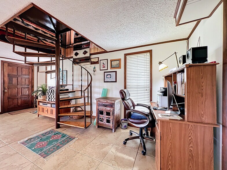 More Photos Of 7001 W Jones Ave, Mount Dora Airplane Hangar For Sale