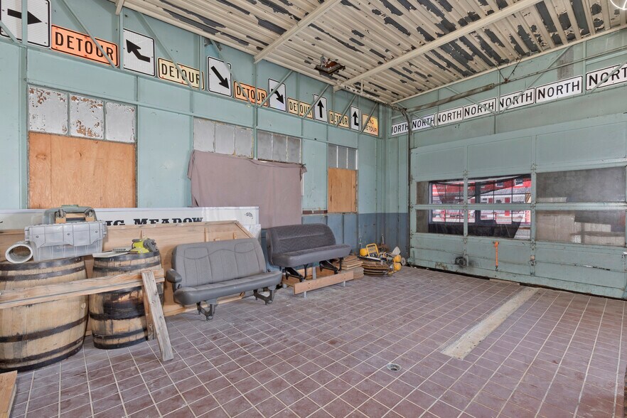 More Photos Of 20 S Sinclair St, Bridgeport Flex For Sale