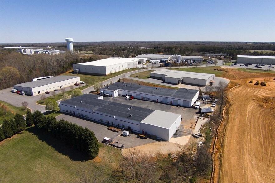 More Photos Of 159 Barley Park Ln, Mooresville Manufacturing For Lease