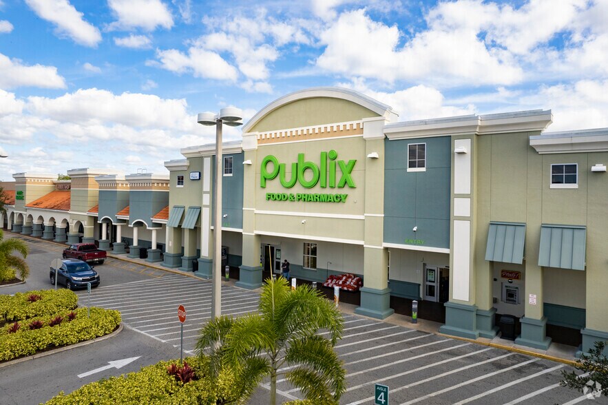 More Photos Of 2202 James L Redman Pky, Plant City General Retail For Lease