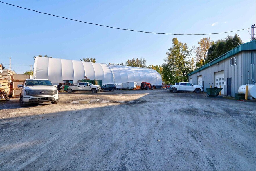 More Photos Of 680 Av Jean-Demers, Bécancour Industrial For Lease
