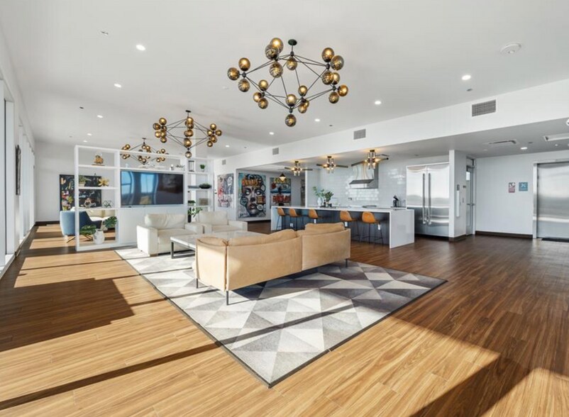 More Photos Of 4229 FM 620, Austin Showroom For Sale