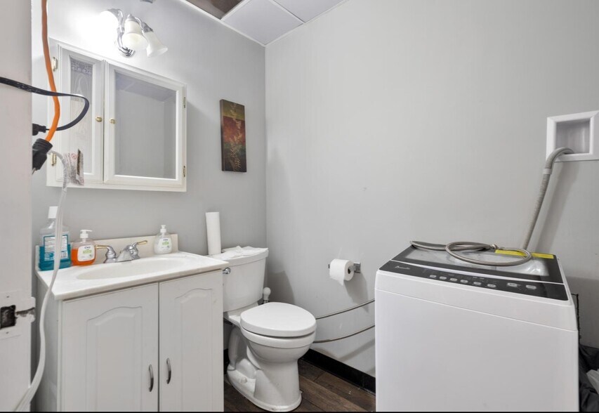 More Photos Of 120-124 Laurel Rd, East Northport Freestanding For Sale