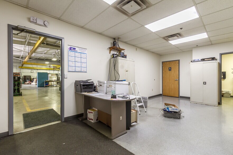 More Photos Of 2081 Division St, Palmyra Manufacturing For Lease