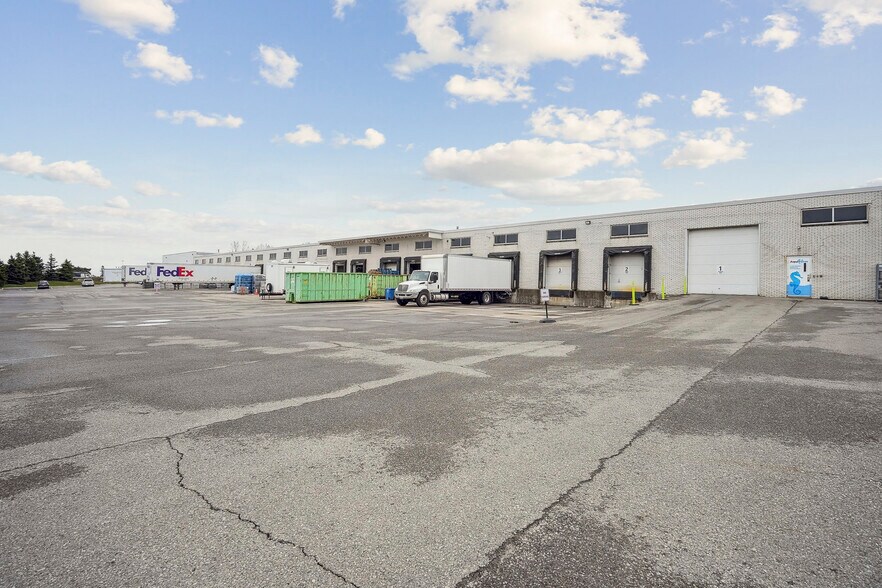 More Photos Of 3230 Mainway, Burlington Distribution For Lease