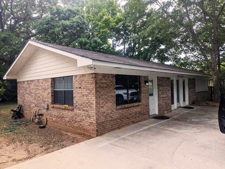 More Photos Of 2261 Dawes Rd, Mobile Warehouse For Sale