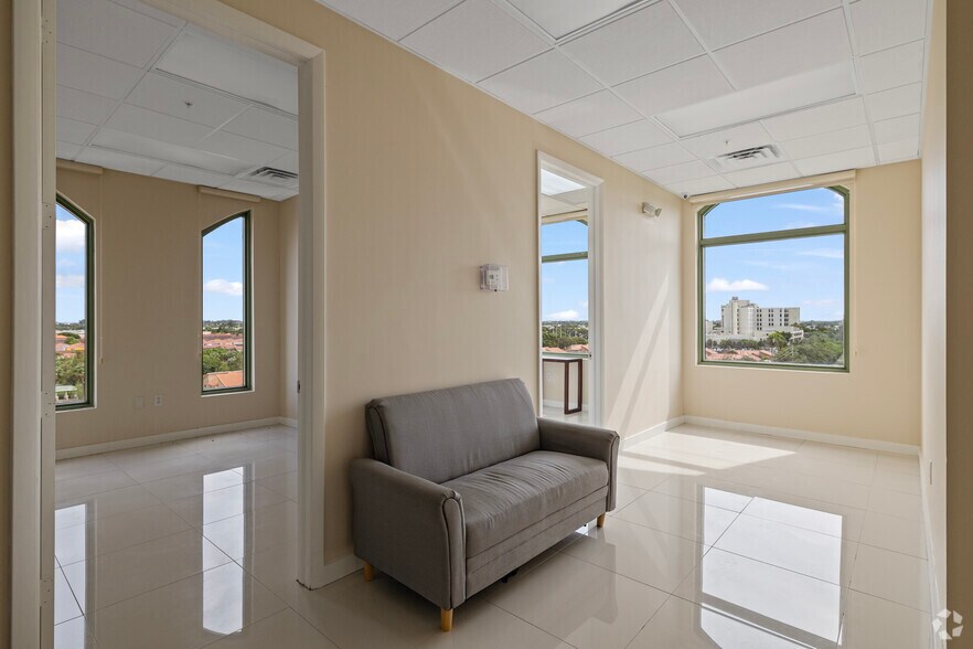 More Photos Of 2387 W 68th St, Hialeah Medical For Lease
