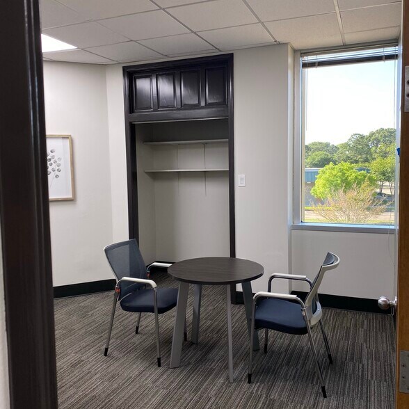 More Photos Of 3029 S Sherwood Forest Blvd, Baton Rouge Office For Sale