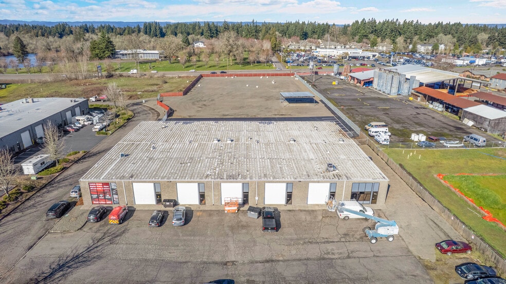 More Photos Of 2630 SE 39th Loop, Hillsboro Warehouse For Lease