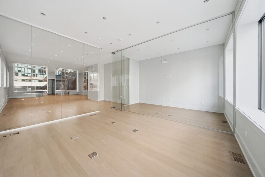 More Photos Of 619 W Randolph St, Chicago Restaurant For Sale