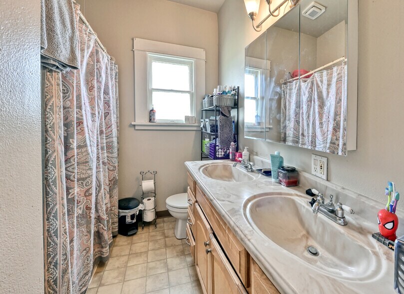 More Photos Of 5214 Guide Meridian, Bellingham Auto Repair For Sale