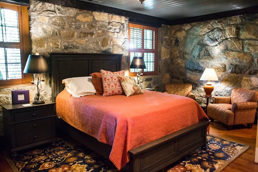 More Photos Of 60 Woodside Dr, Brevard Hospitality For Sale