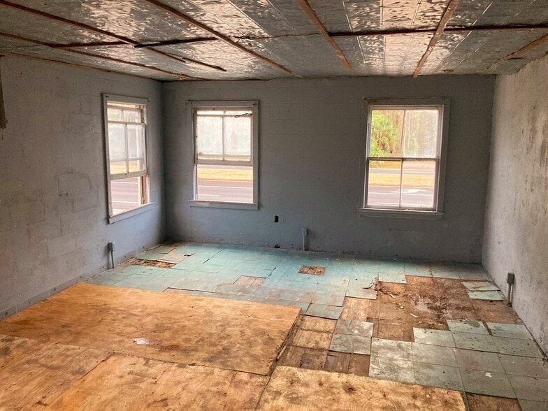 More Photos Of 16500 S US Highway 19, Salem Restaurant For Sale