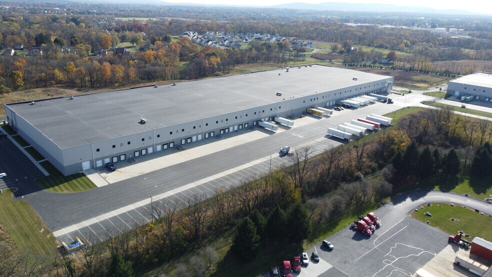 More Photos Of 53 Commerce Dr, Mechanicsburg Warehouse For Lease