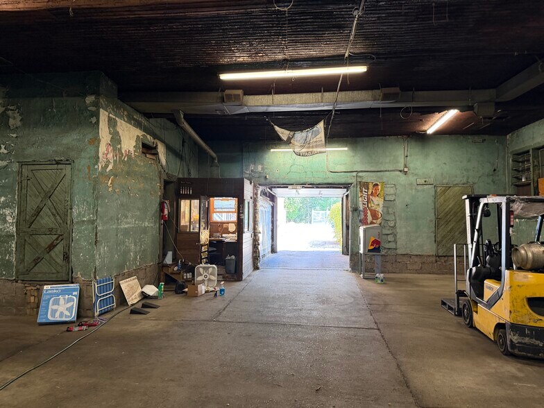 More Photos Of 1404 4th Ave, Coraopolis Warehouse For Sale