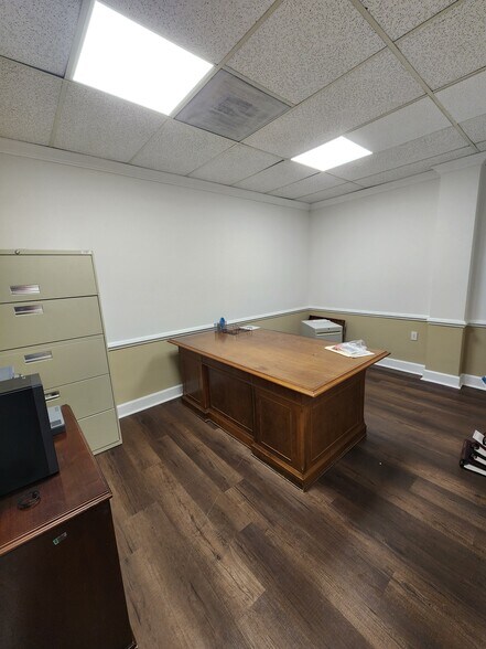 More Photos Of 17 W Jefferson St, Rockville Coworking Space