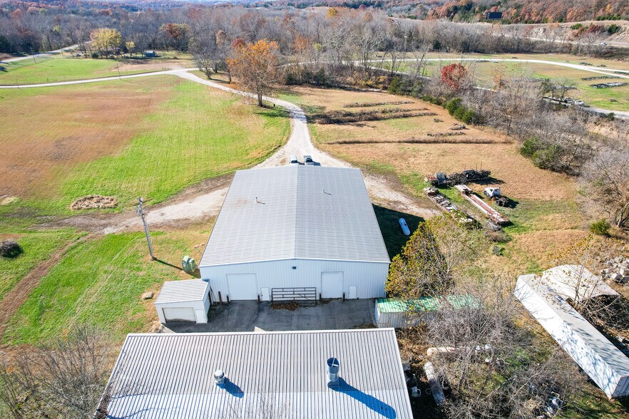 More Photos Of 27877 Glacier Point Rd, Lebanon Warehouse For Lease