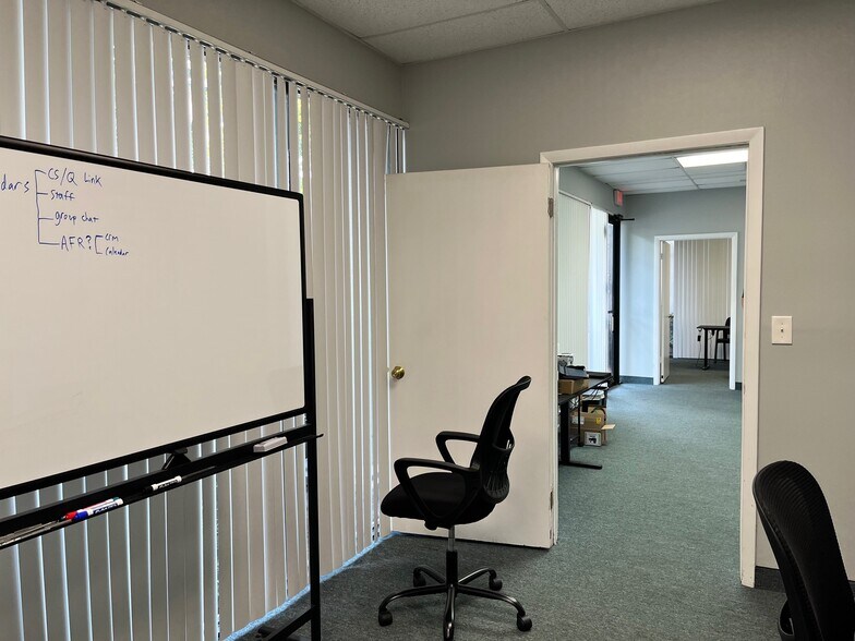 More Photos Of 5601 Powerline Rd, Fort Lauderdale Light Distribution For Lease