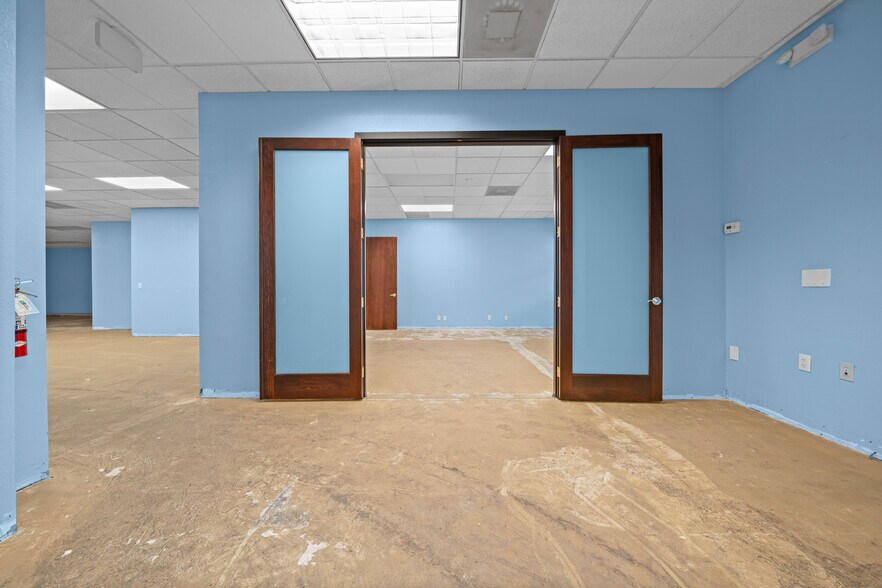 More Photos Of 5885 Central Ave, Saint Petersburg Office For Lease