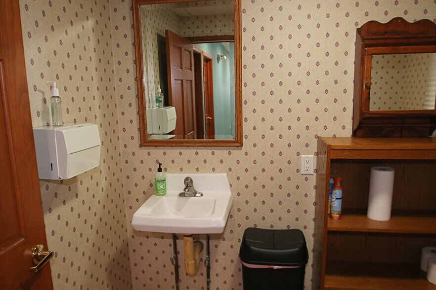 More Photos Of 34 W Grand Ave, Fox Lake Loft Creative Space For Lease