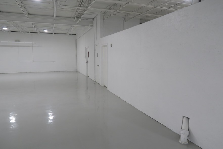 More Photos Of 6115 Skyline Dr, Houston Warehouse For Lease