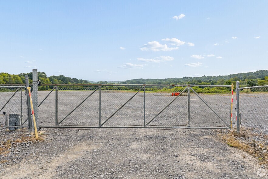 More Photos Of 390 Johnson Lake Rd, Adairsville Land For Lease
