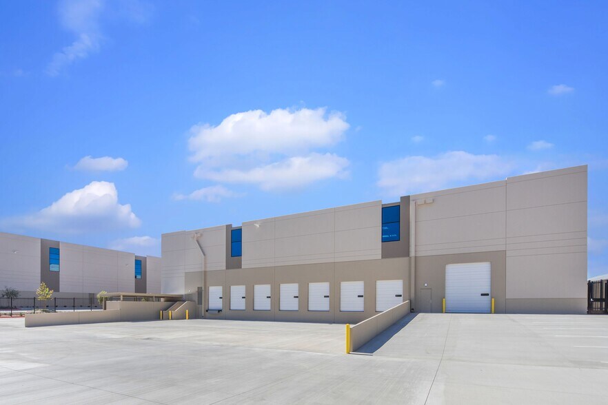 More Photos Of 25490 Springbrook Ave, Santa Clarita Industrial For Sale
