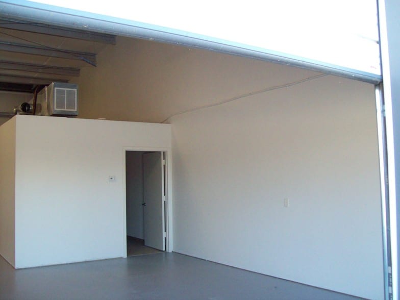 More Photos Of 4588 Old Troup Hwy, Tyler Showroom For Lease