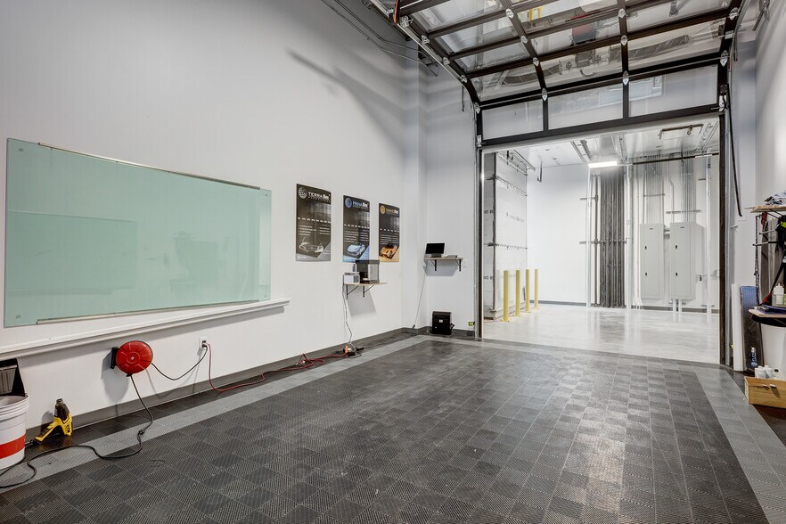 More Photos Of 4229 N FM 620 Hwy, Austin Showroom For Sale