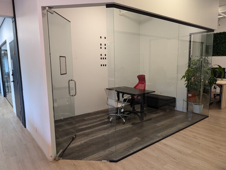 More Photos Of 2727 Rue Saint-Patrick, Montréal Coworking Space