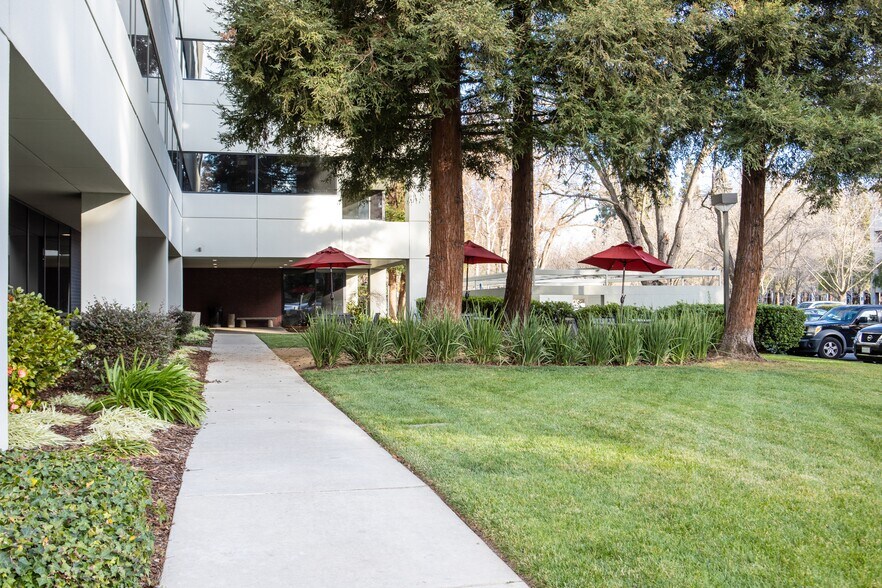 More Photos Of 2535 Capitol Oaks Dr, Sacramento Office For Lease