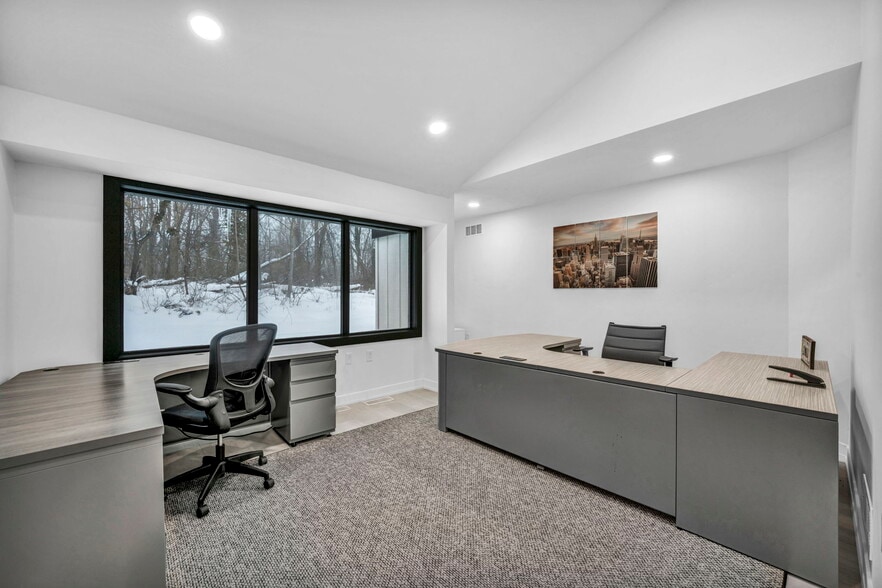 More Photos Of 1929 E Royalton Rd, Broadview Heights Office For Lease