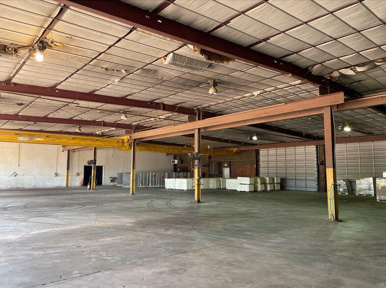 More Photos Of 413 S Eastman Rd, Longview Warehouse For Lease