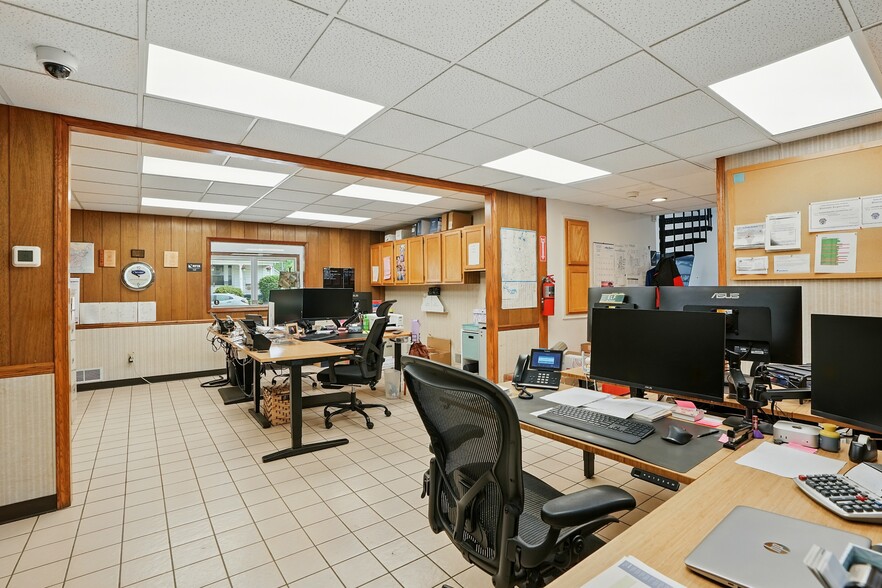 More Photos Of 137 E Joliet St, Schererville Office For Sale