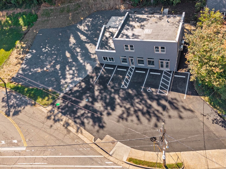 More Photos Of 600 Memorial Blvd, Martinsville Flex For Lease