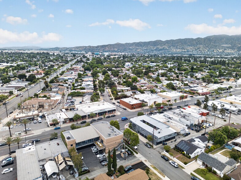 More Photos Of 3500 W Burbank Blvd, Burbank Office For Sale