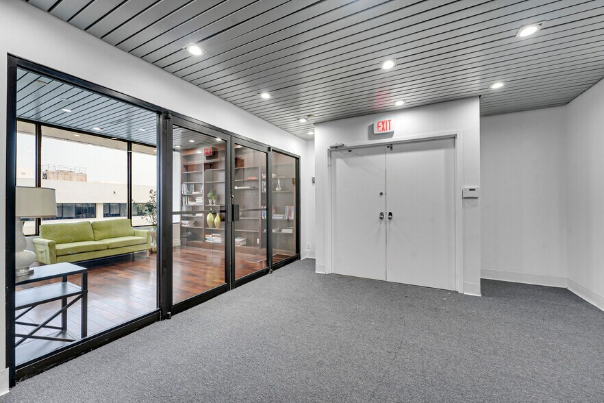 More Photos Of 2328 10th Ave N, Lake Worth Office For Lease