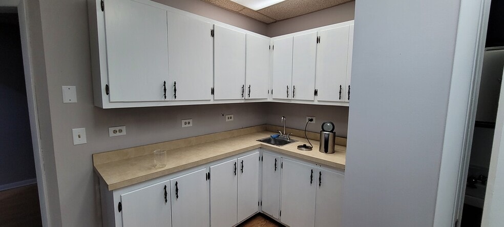 More Photos Of 7712 & 7716 W North Avenue, Elmwood Park Storefront Retail Office For Lease
