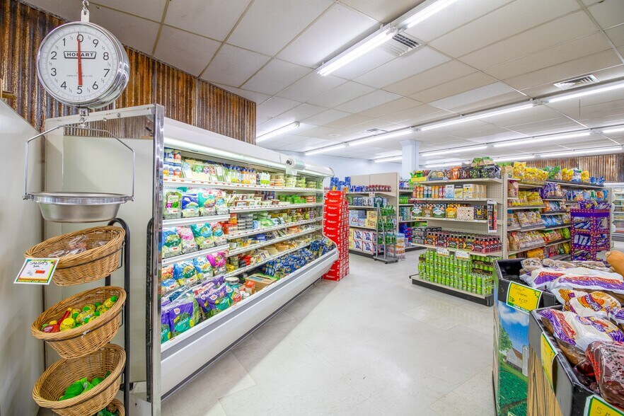 More Photos Of 381 E Colorado Dr, Bayfield Storefront For Sale