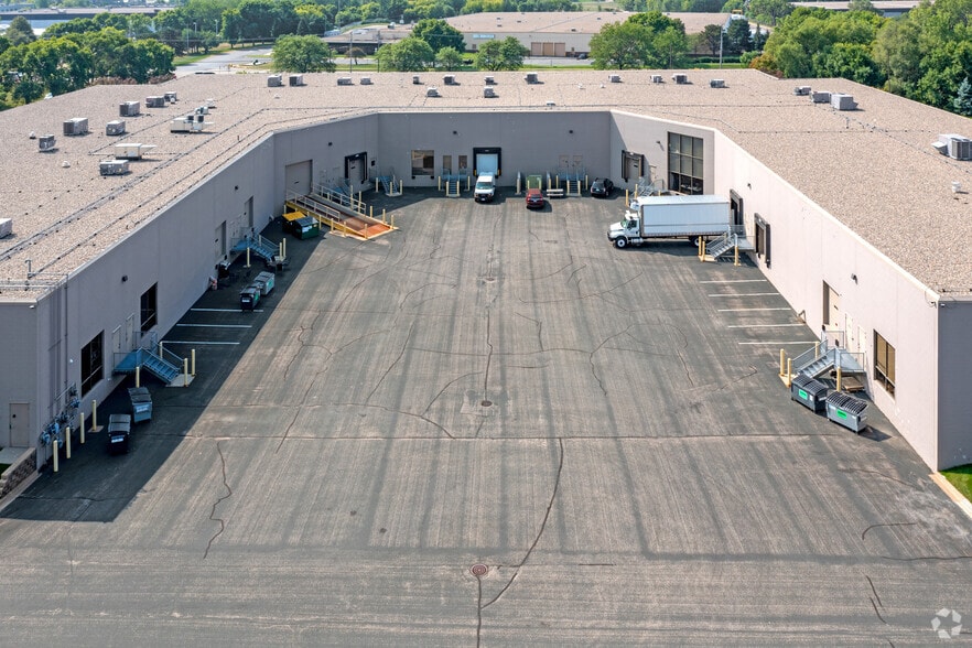 More Photos Of 6300 W Old Shakopee Rd, Bloomington Showroom For Lease