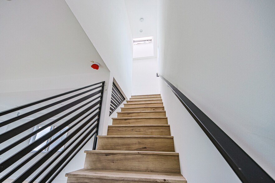 More Photos Of 6461 Woodley Ave, Van Nuys Apartments For Sale