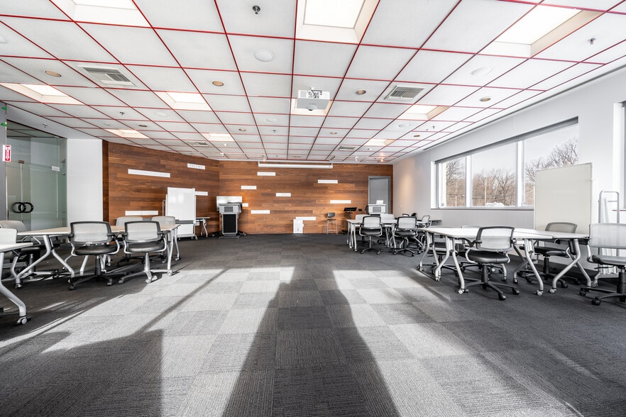 More Photos Of 1325 Hwy Trans-Canada, Dorval Office Residential For Sale
