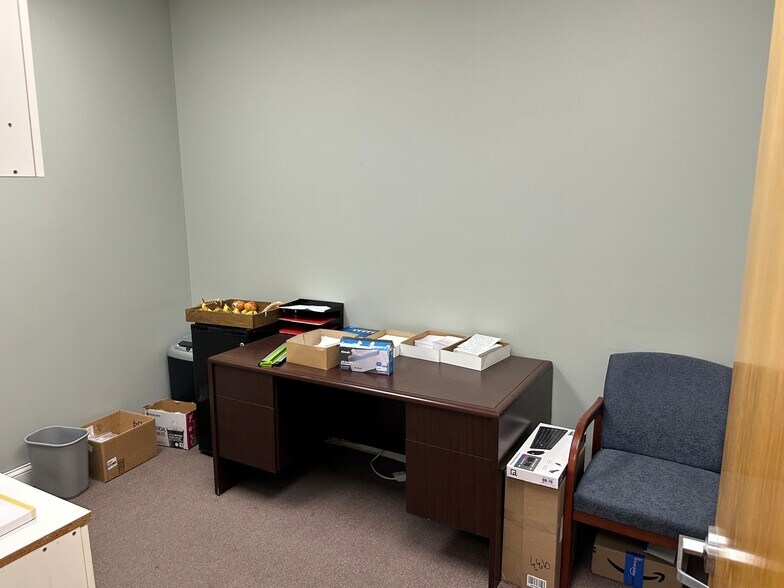 More Photos Of 127 Capista Dr, Shorewood Office For Sale
