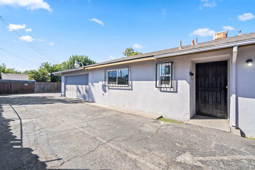 More Photos Of 4584 E Tulare Ave, Fresno Storefront Retail Residential For Sale