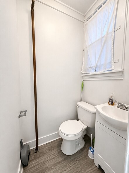 More Photos Of 245-247 Lakeview Ave, Clifton Apartments For Lease