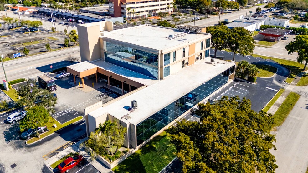 More Photos Of 6600 W Taft St, Hollywood Medical For Lease