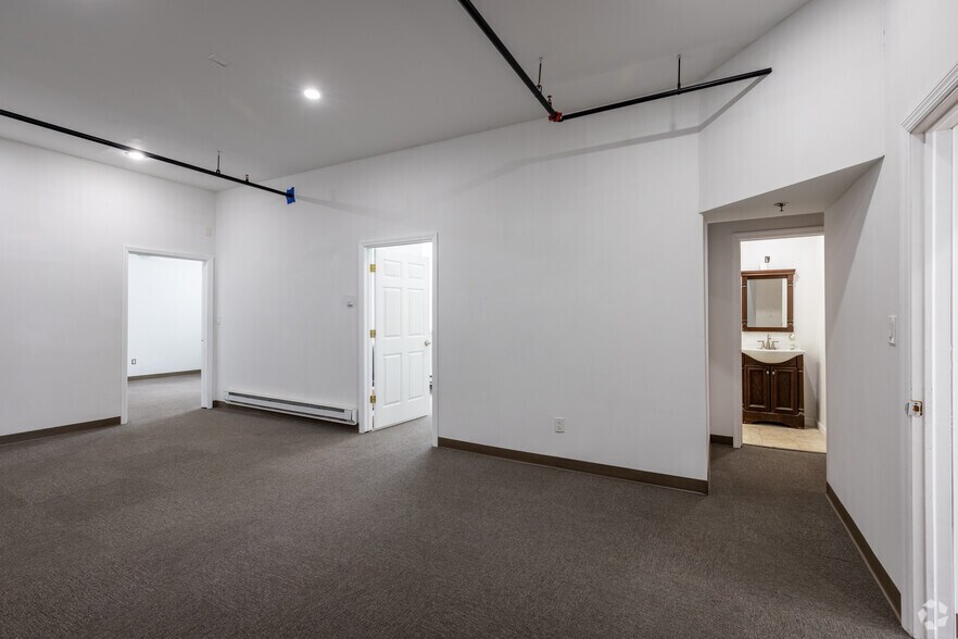 More Photos Of 50-52 Graham St, Jersey City Storefront Retail Office For Lease